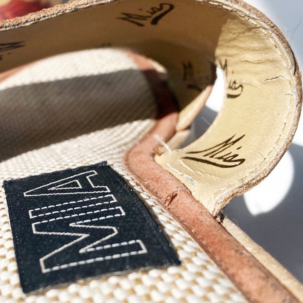 SOLD Vintage 70s "MIA" Brazilian Platform Sandals - Picture 10 of 16